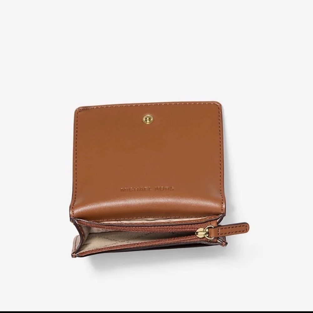 MICHAEL KORS
Carson Small Signature Logo Wallet - Picture 2 of 2